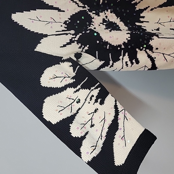 Quacker Factory Daisy Sweater - Picture 4 of 7